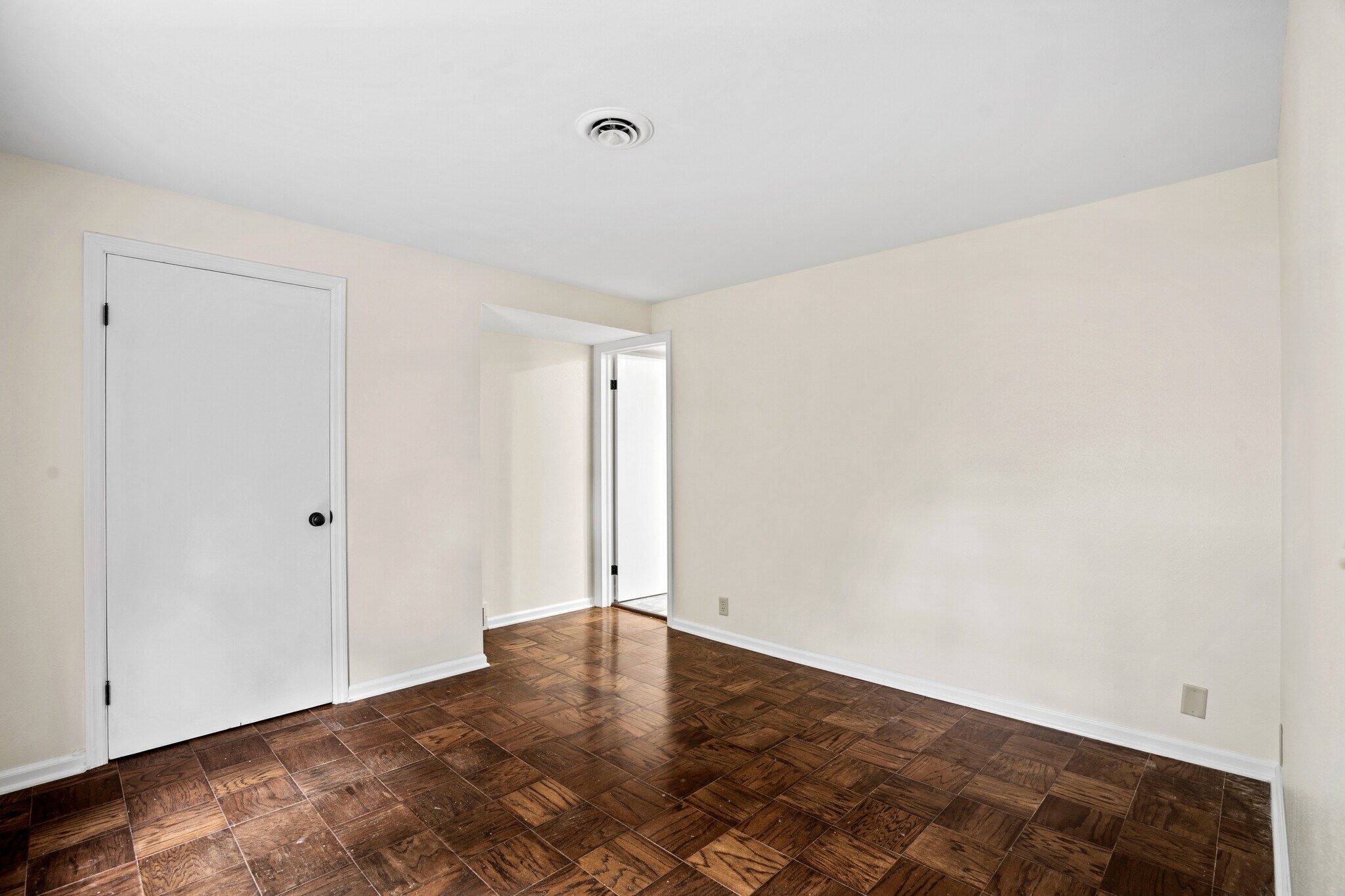 Building Photo - 853 Thackeray Trl