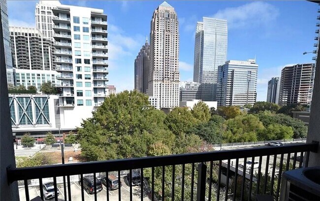 Building Photo - 1074 Peachtree Walk NE