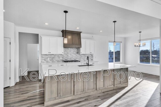 Building Photo - 275 N 600 W