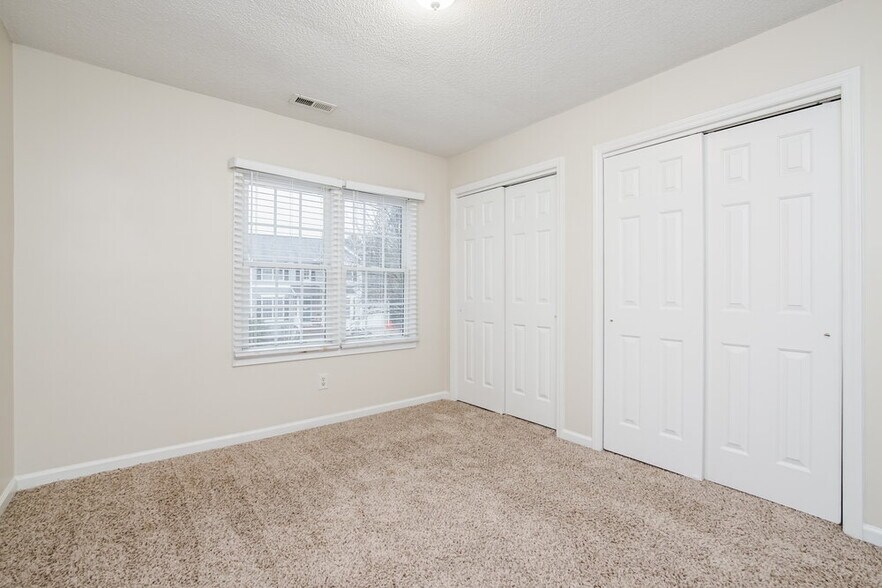 Building Photo - 813 Hanska Way