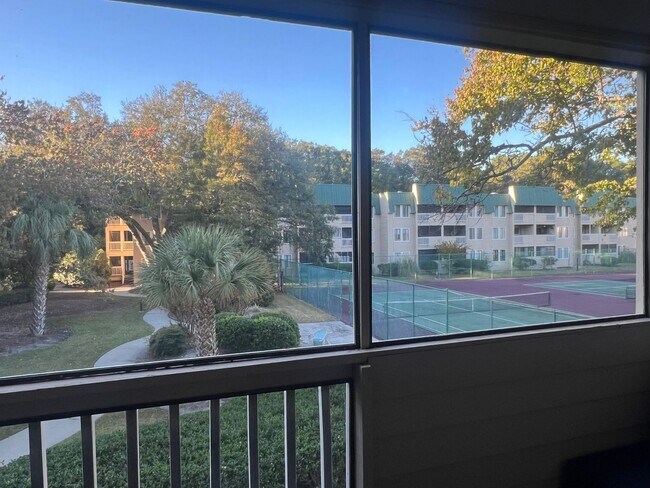 Building Photo - Furnished Updated Condo on HHI - Walk to the Beach!