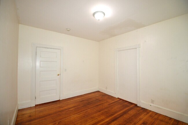 Building Photo - 10 Bucknam St