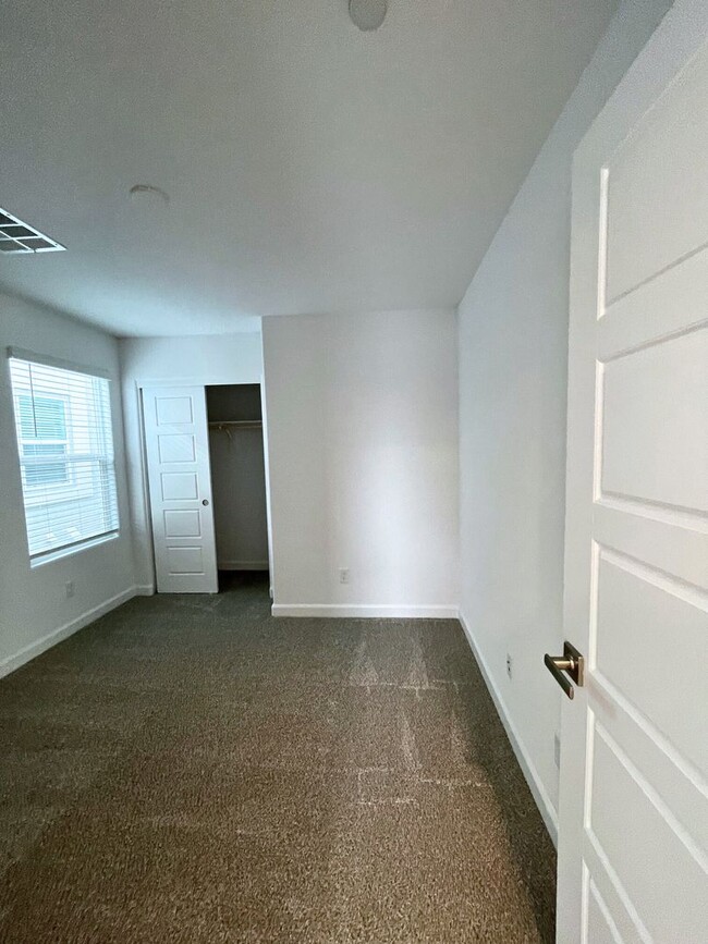 Building Photo - Now Leasing – Brand-New Townhome in Herita...