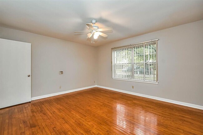 Building Photo - 1831 De Milo Dr