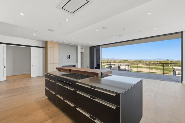 Building Photo - 4849 N Camelback Rdg Dr