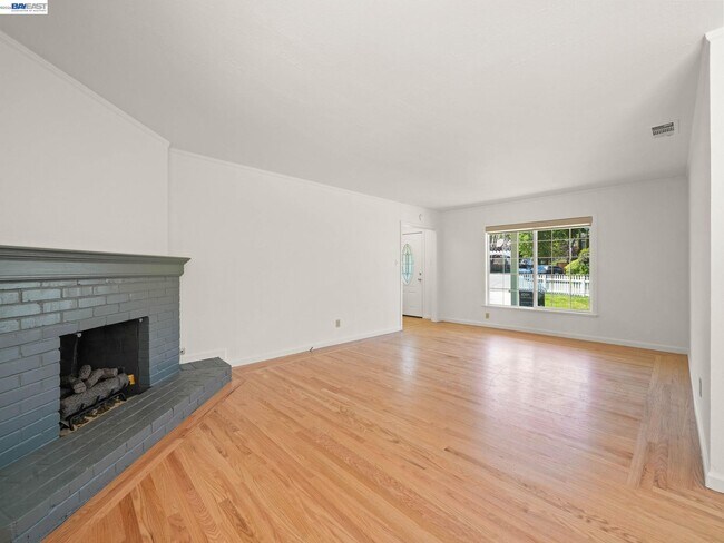 Building Photo - 72 Orchard Ct