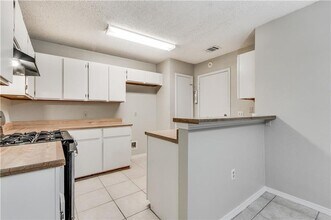 Building Photo - Cozy Single-Story 3 Bed, 2 Bath Home Near South Congress