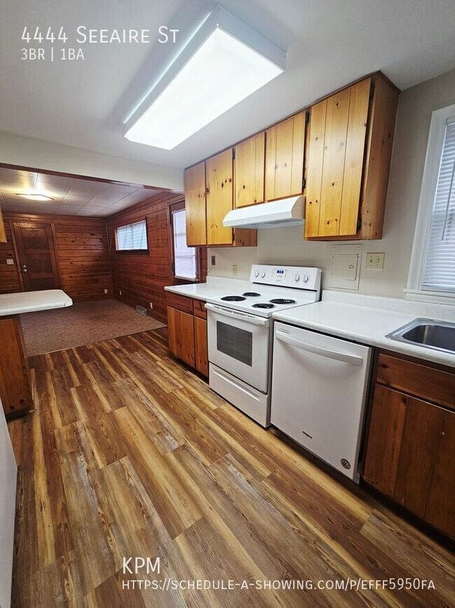 Building Photo - 4444 Seeaire St