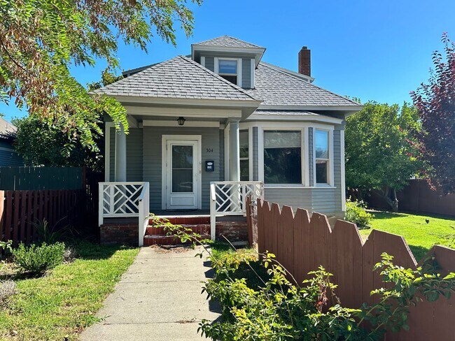 Primary Photo - Remodeled Downtown Ellensburg Home
