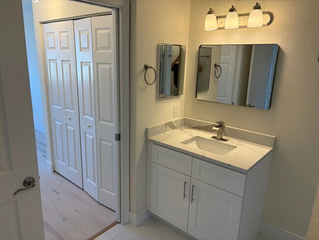 Building Photo - 1801 N Flagler Dr