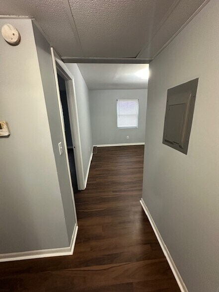 Building Photo - 1225 New Hope Ln