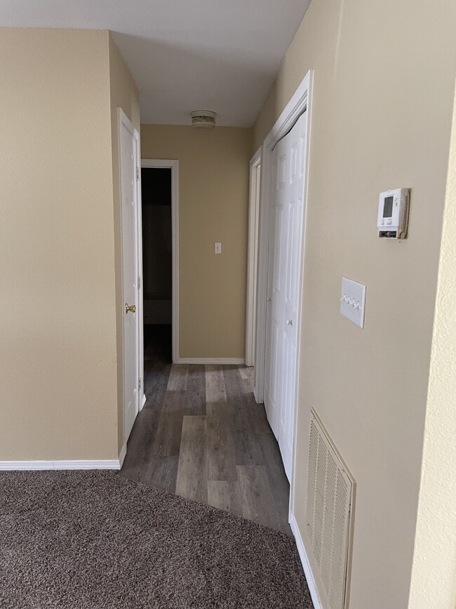 Building Photo - 609 S Mulberry St