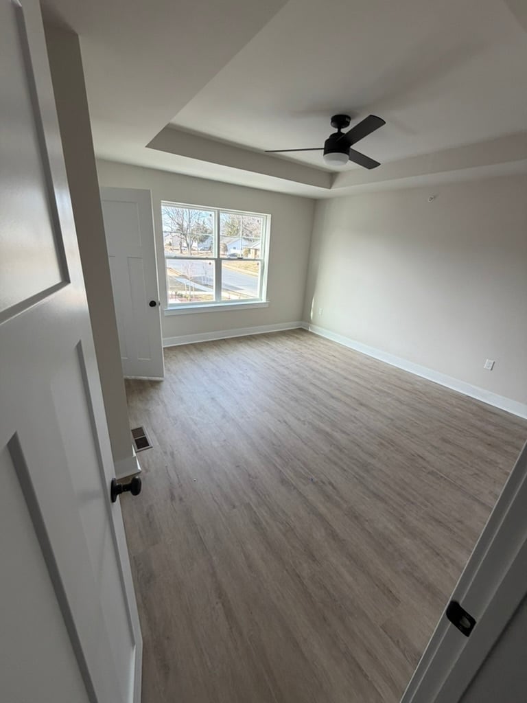 Building Photo - 1411 Greenview Dr