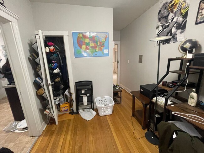 Building Photo - All New Split 2 Bed with Stainless Kitchen, New Floors Students Ok Laundry April 1