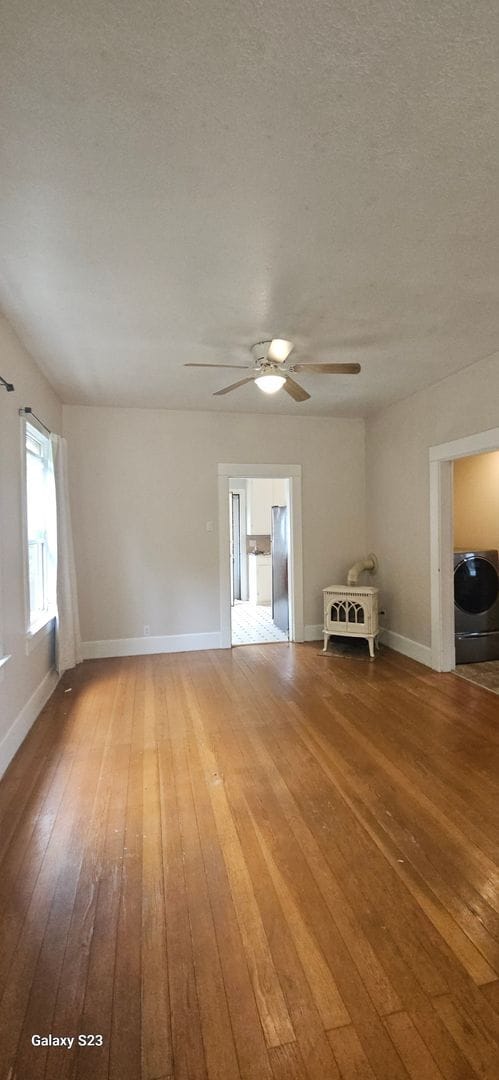 Building Photo - APPLICATION PENDING - Lovely 2bedroom/1 bo...