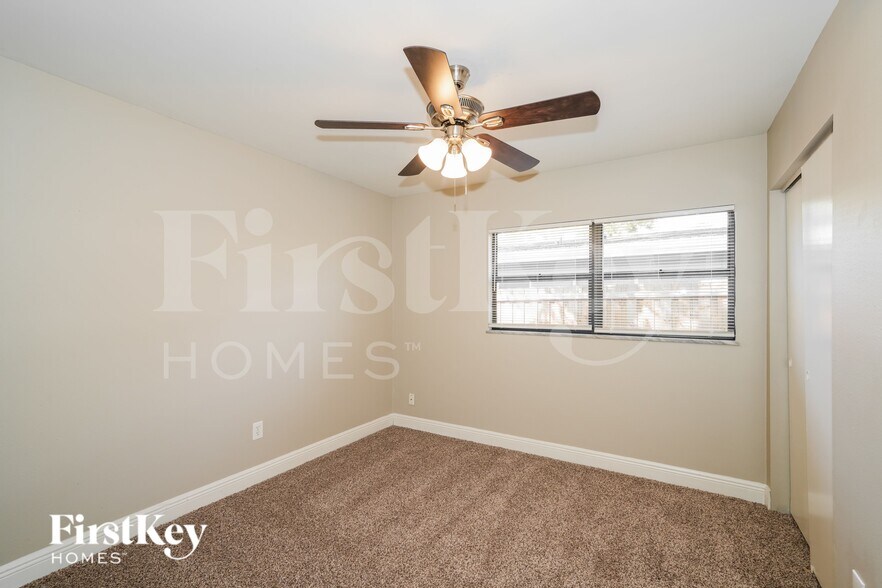 Building Photo - 8020 N Ola Ave