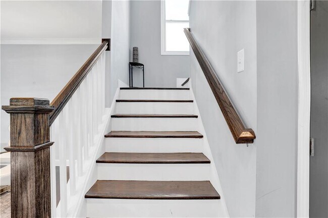 Building Photo - 1395 Marion St SE