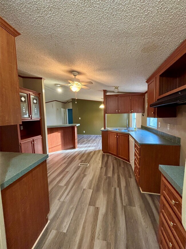 Building Photo - 111 Lakeside Woods Dr