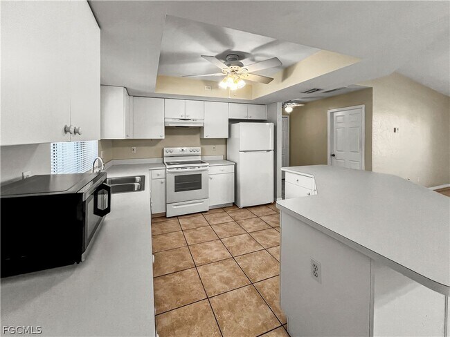 Building Photo - 208 SE 17th St