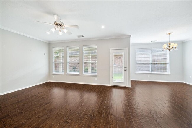 Building Photo - 1315 Varese Dr