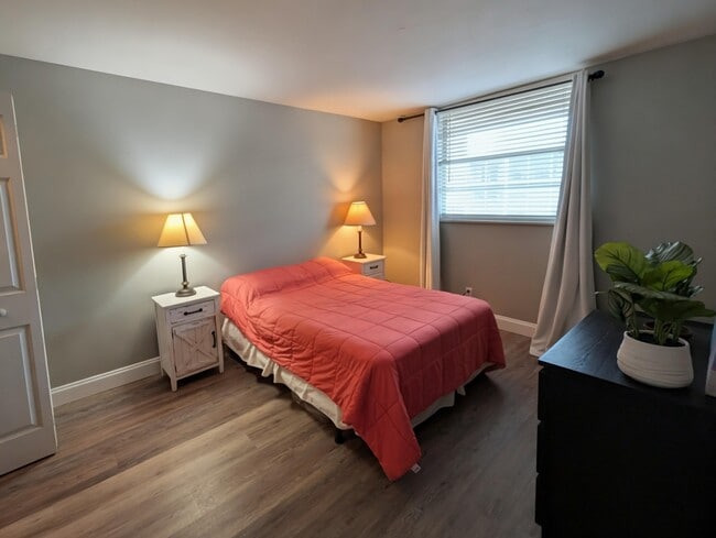 Building Photo - 740 E Ocean Ave