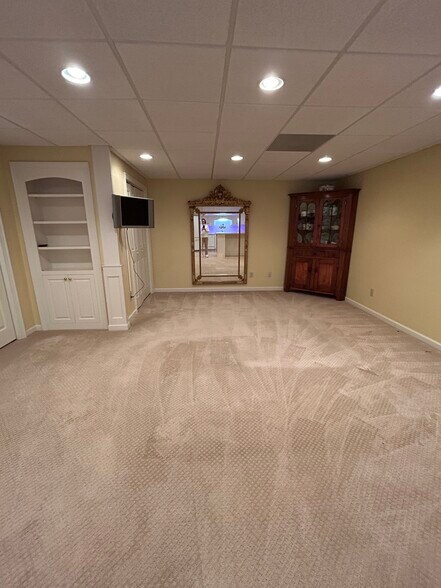 Living room 29 ‘ x 16’ - 68 Westwood Cir SW