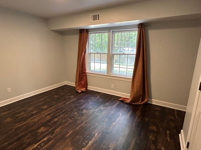 Building Photo - 5 Bed | 3.5 Bath House in Raleigh