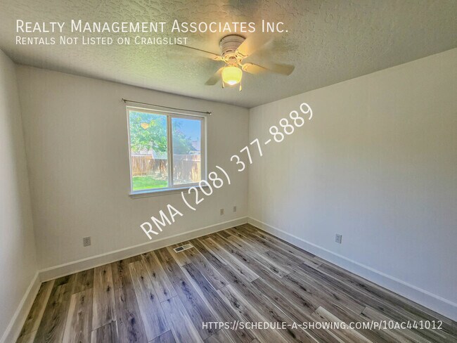 Building Photo - 2717 E Sandgate Ave