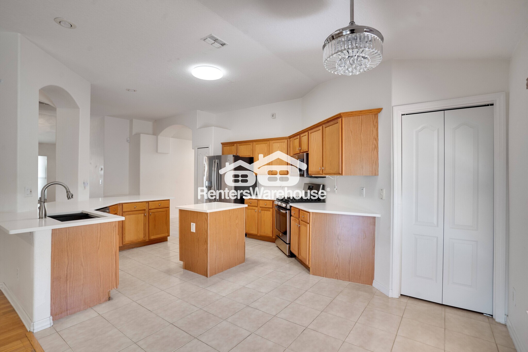 Building Photo - 14950 Hidden Oaks Cir