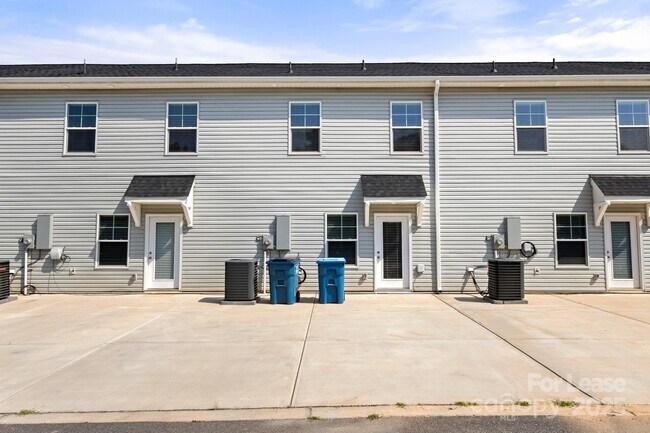 Building Photo - 117 Dogwood Vlg Trl
