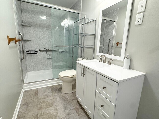 Building Photo - *3- Minutes from Jennie Stuart Medical Center*