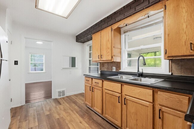 Building Photo - 4029 Weisser Park Ave