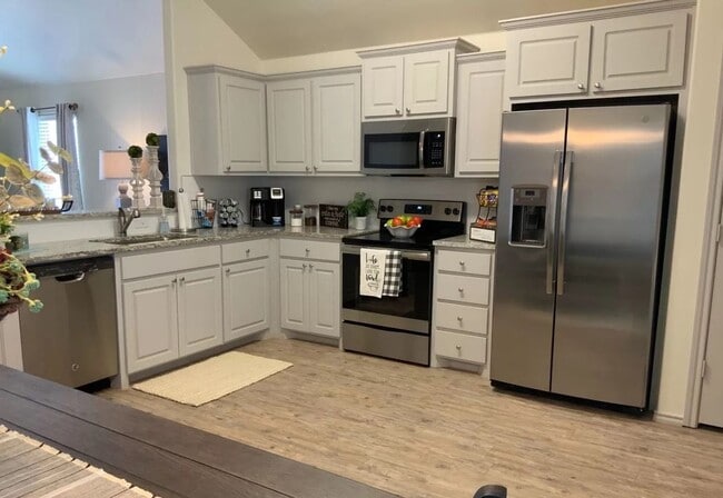 Building Photo - Rare 4 Bedroom Available 10/14/24 In Frenship