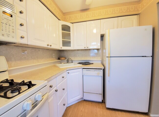Building Photo - 520 Cliffwood Ave