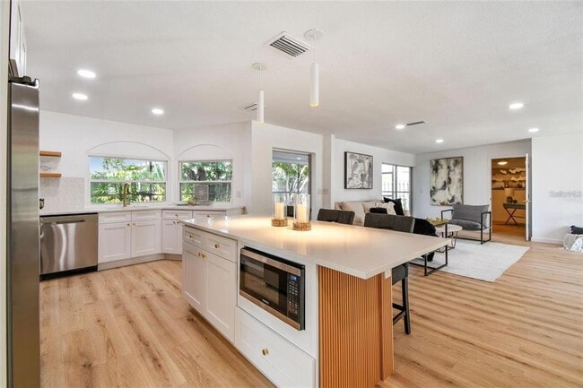 Building Photo - 1949 Dolphin Blvd S