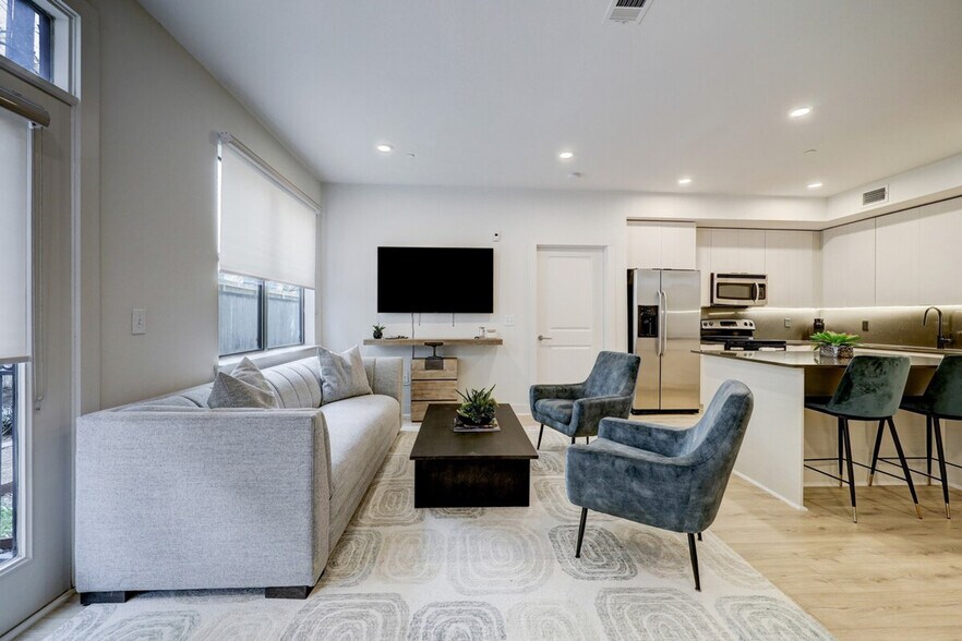 Building Photo - 2137 Pelham Dr