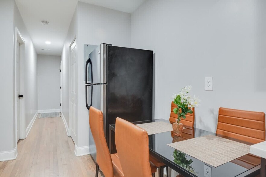 Building Photo - 1255 Raum St NE