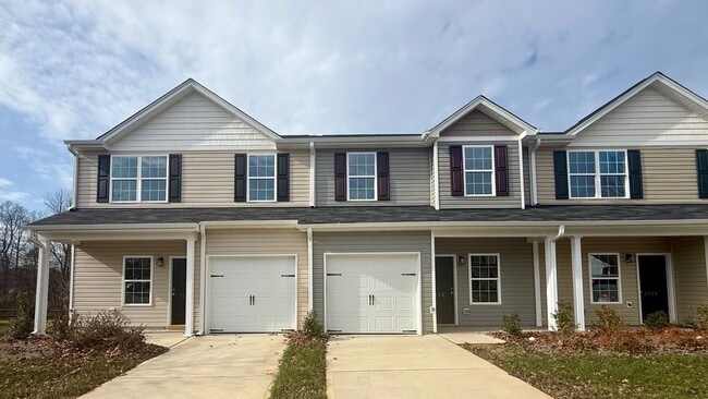 Building Photo - Two bedroom, 2.5 bath townhome in Ridge Creek, Whitsett
