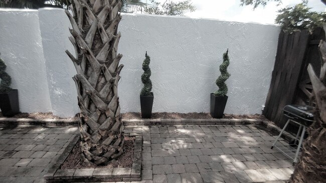 Building Photo - Beautiful  Furnished 1/1 condo x Rent  in Winter Park Next to Full Sail University !