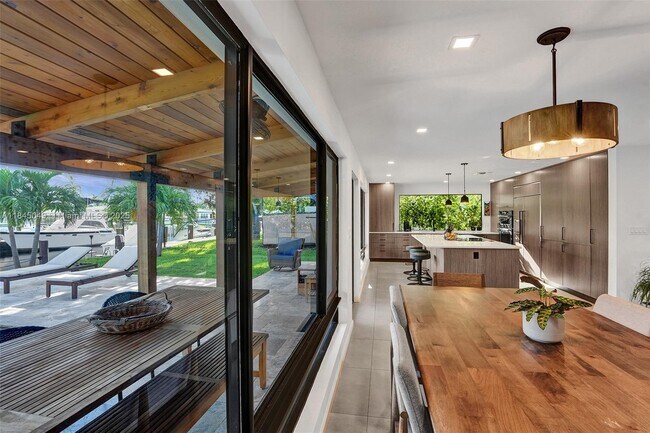 Building Photo - 1021 Guava Isle