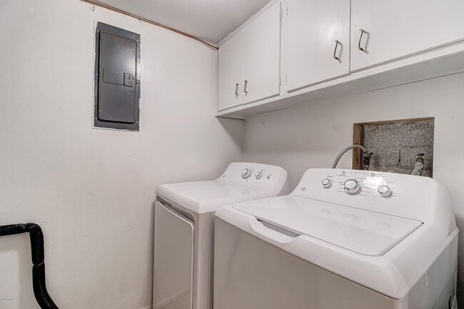 Building Photo - **SPECTACULAR - 2BEDROOM/3BATHROOM CONDO I...