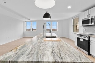 Building Photo - 525 W Lafayette Blvd
