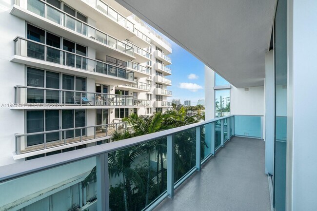 Building Photo - 9221 E Bay Harbor Dr