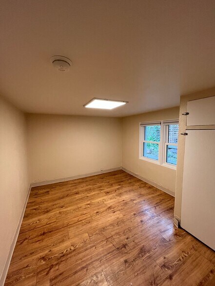 Building Photo - 934 8th St