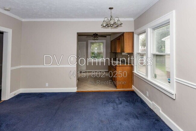 Building Photo - 9110 Rosewood Ave