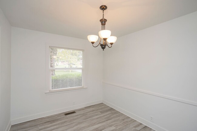 Building Photo - 208 Hillcrest Dr