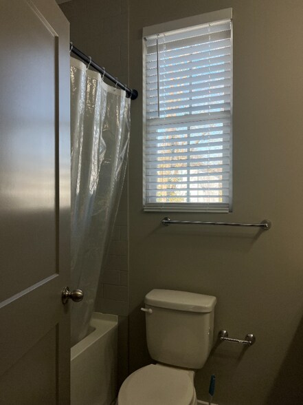 Building Photo - 2120 Herman St