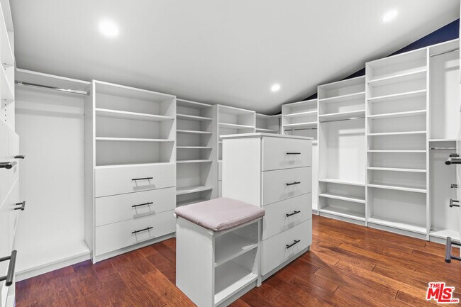 Building Photo - 4744 Haskell Ave