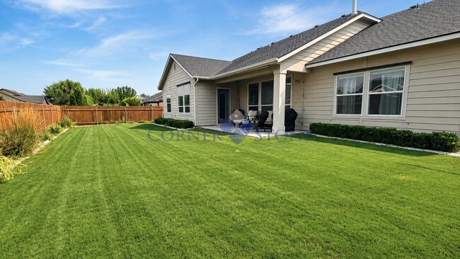 Building Photo - Spacious Family Home with 3-Car Garage & Fully Fenced Backyard in Nampa