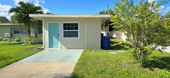 Primary Photo - 621 Baywood Dr N